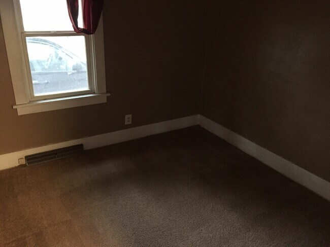 Top floor Bedroom 2 - 419 7th Ave S