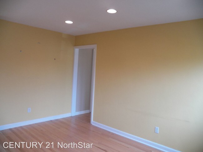 Building Photo - 1 br, 1 bath House - 280 NE 60th Ave. #25