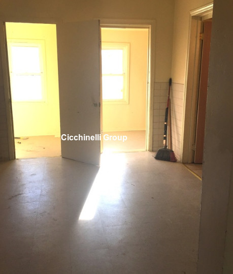 Foto del edificio - 3027 W 38th St
