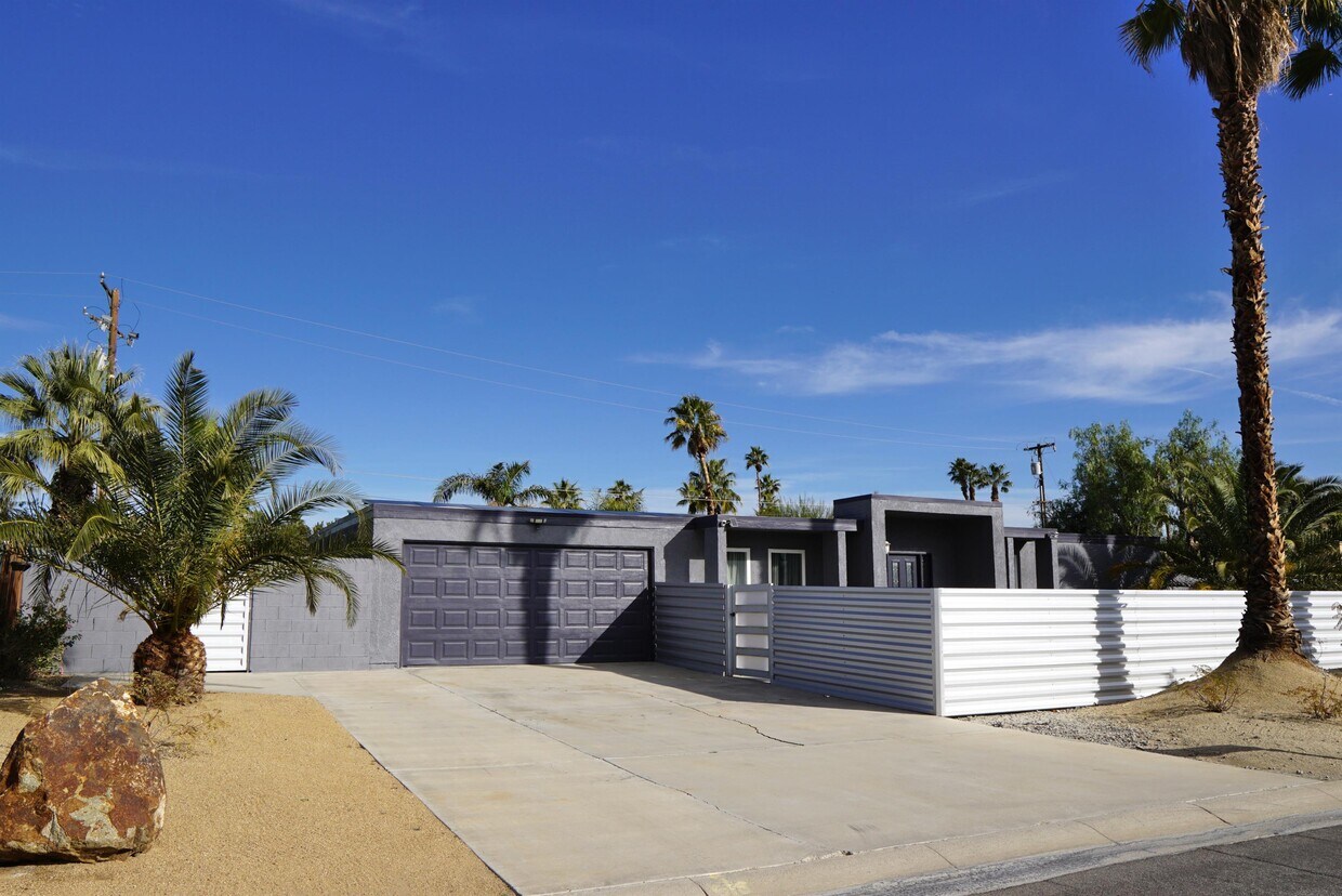 Foto principal - 2880 E Valencia Rd