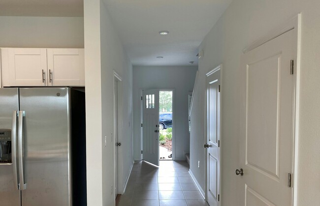 Building Photo - 13113 Annie's Walk Drive