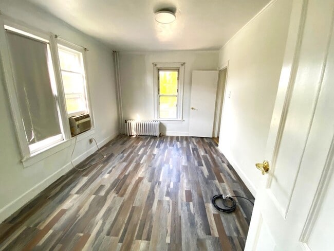 Building Photo - 1140 Vestal Ave