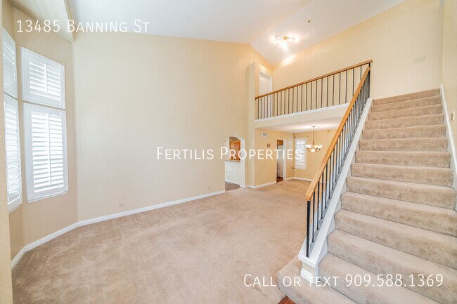 Foto del edificio - 13485 Banning St