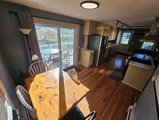 Building Photo - 517 Salmon Falls Rd