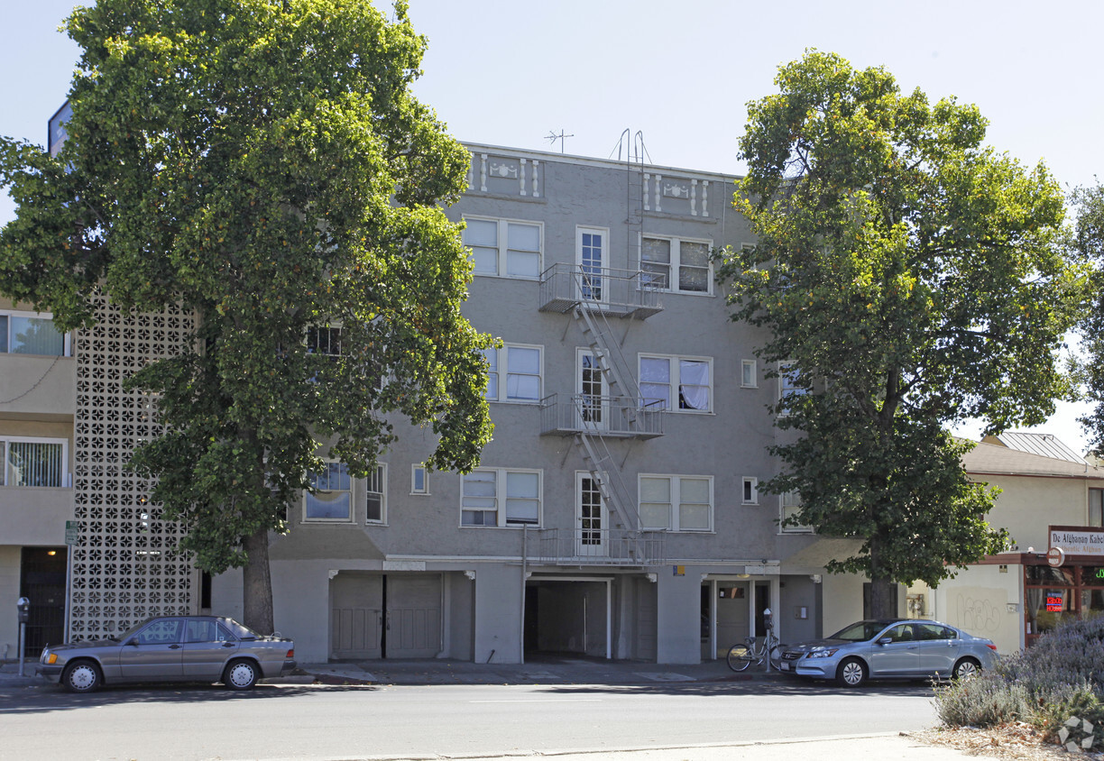 Primary Photo - University Ave Apartments