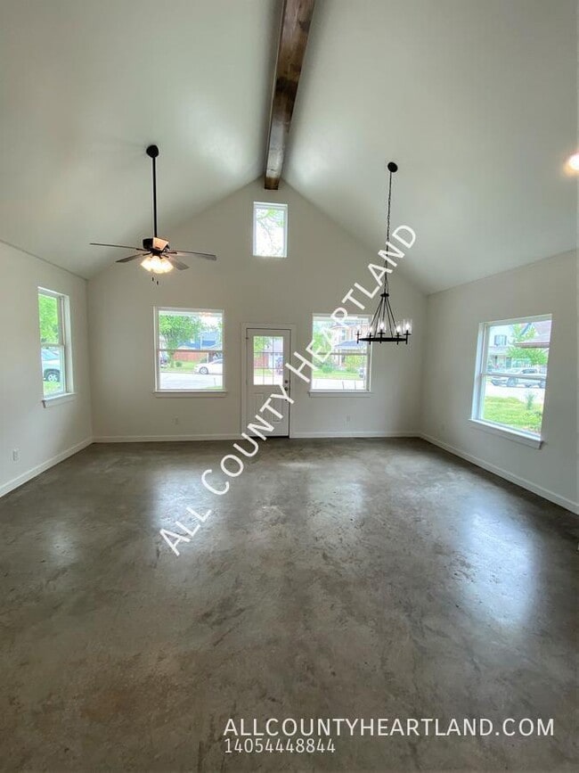 Building Photo - 520 E Springer Ave