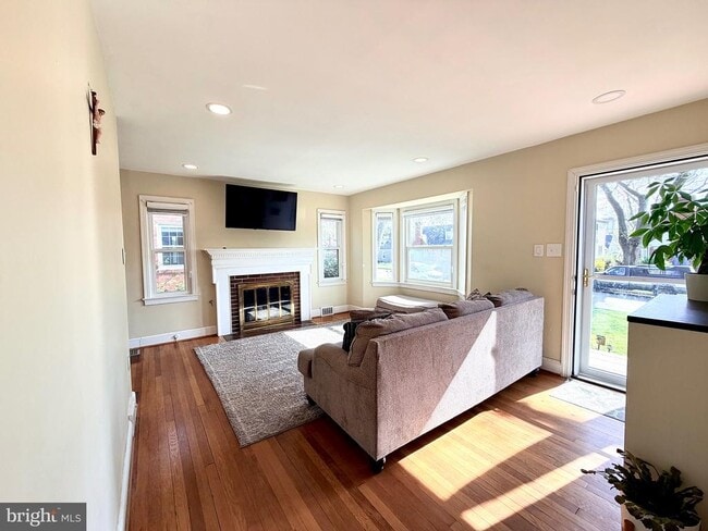Foto del edificio - 2916 Meadow Ln