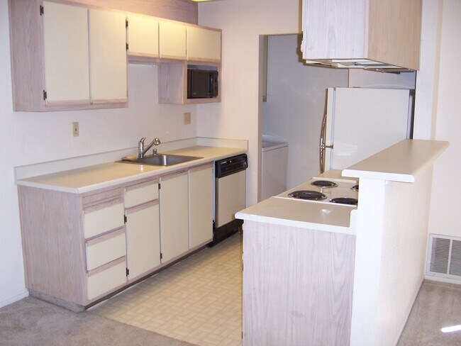 Refigerator/ Washer & Dryer - 8201 Camino Colegio