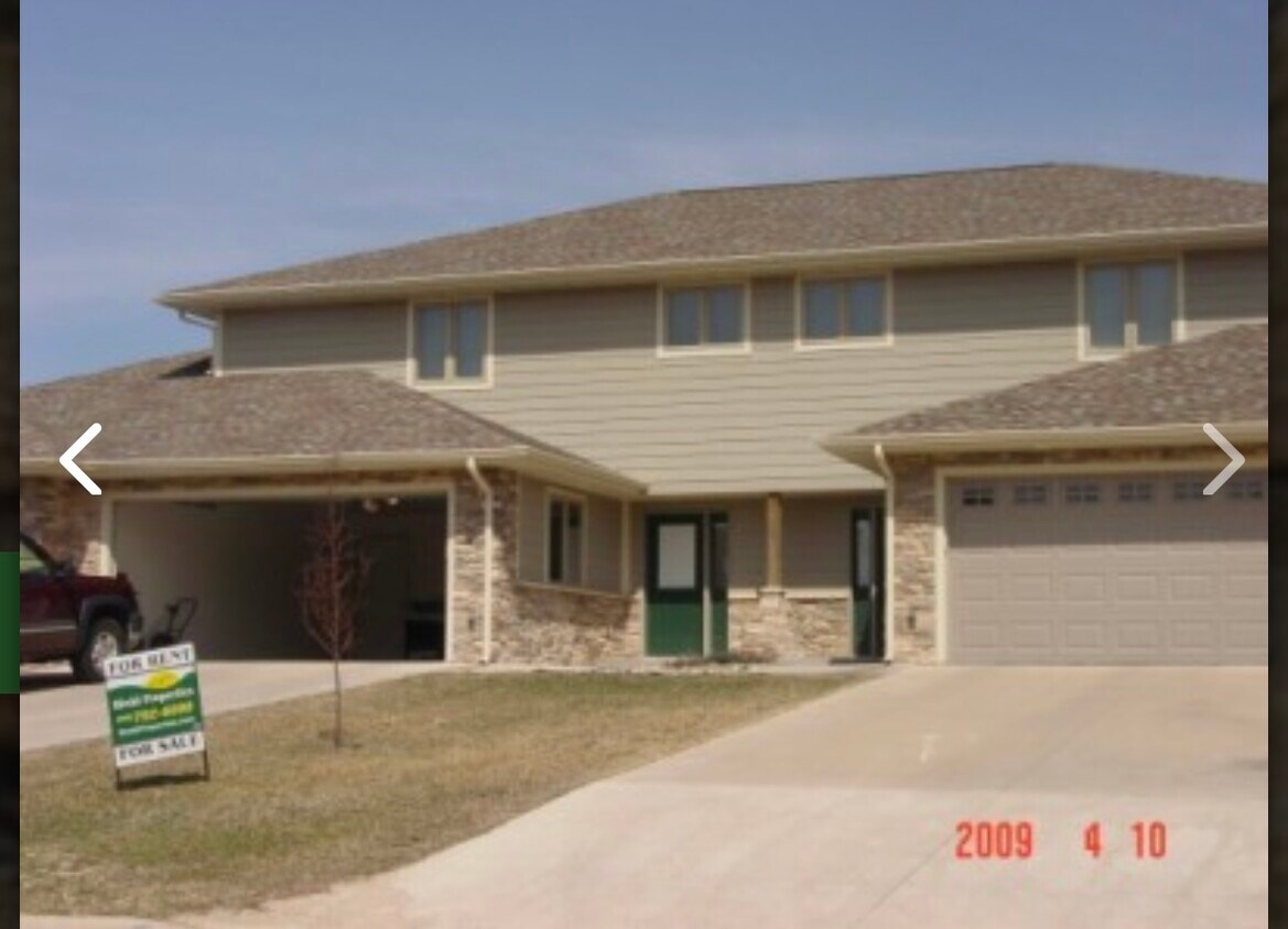 616 W Veterans St, Tomah, WI 54660 Townhome Rentals in Tomah WI