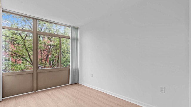 Bedroom with Hard Surface Flooring - The Reserve at Clarendon Centre