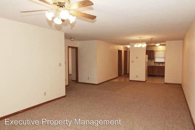 Building Photo - 3815-3815 Stonebridge Dr