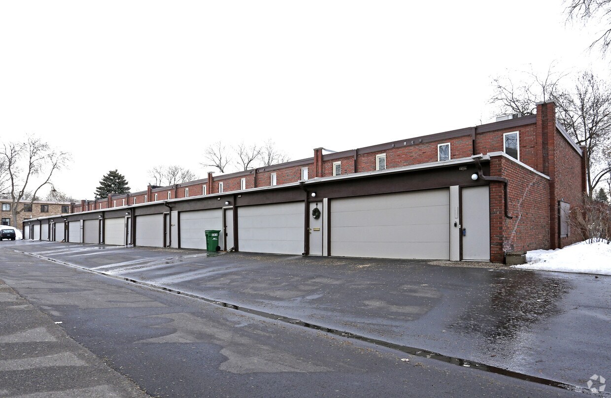 Foto del edificio - 3701-3707 Foss Rd
