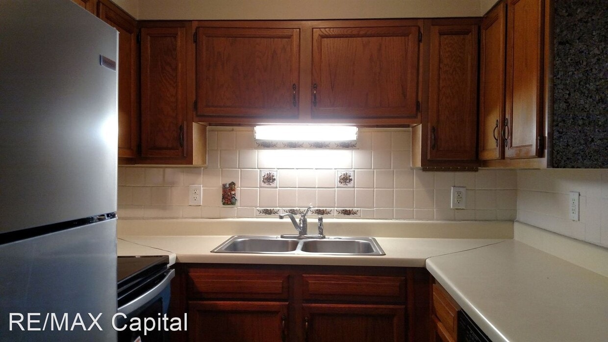 Building Photo - 2 br, 1.5 bath House - SPARROW COURT, 13