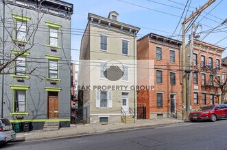 Building Photo - 516 E 13th St