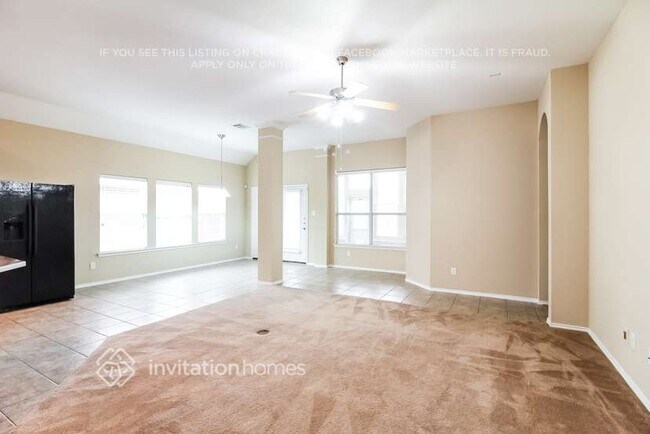 Foto del edificio - 15453 Yarberry Dr