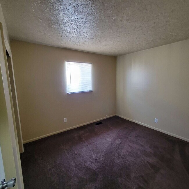 Foto del edificio - 4 Bedroom House!