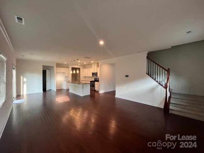 Building Photo - 5911 Fenway Dr