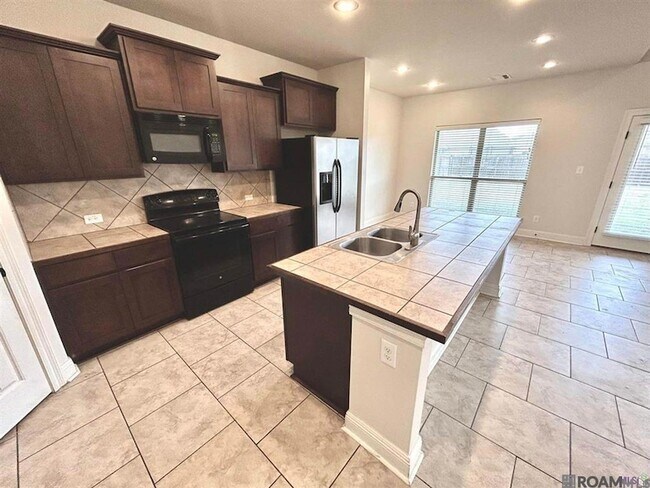 Foto del edificio - 17634 Hoods Ridge Dr