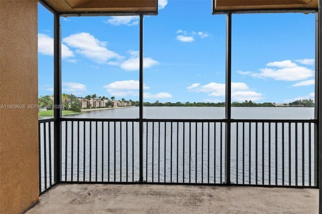 Building Photo - 15509 Miami Lakeway N