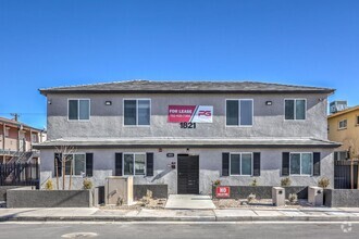 Building Photo - 1821 Santa Paula Dr