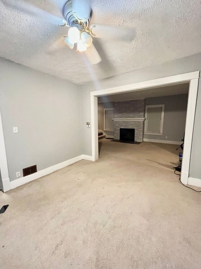 Building Photo - Beautiful 2 Bedroom Apartment!!!