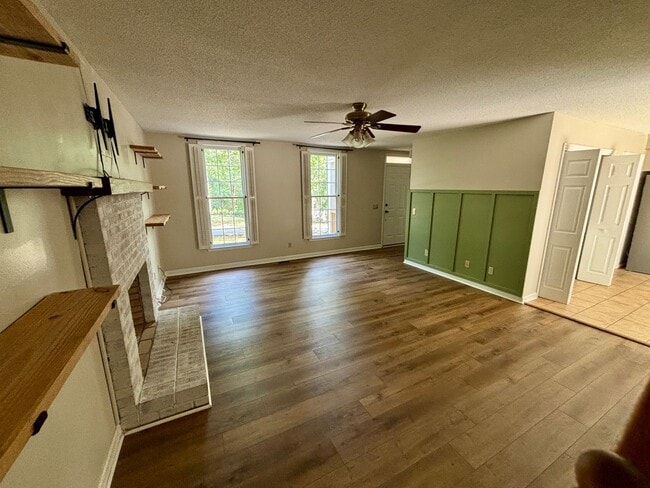 Building Photo - 193 Heather Dr