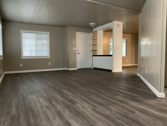 Building Photo - 5541 E Tulare Ave