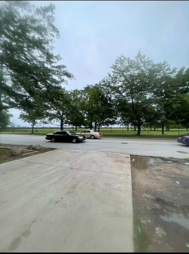 Foto del edificio - 6730 S South Shore Dr