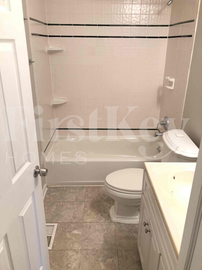 Foto del edificio - 127 Saugatuck Rd