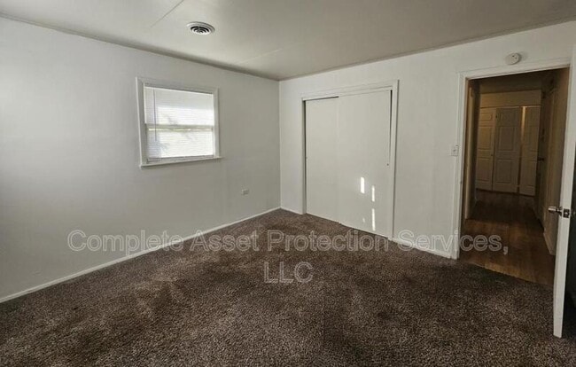 Building Photo - 921 Spruce St