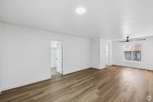 Studio - 515SF - Living Room - 1769 N Orange Dr