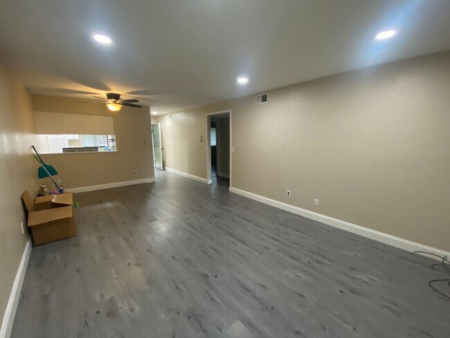 Foto del edificio - 3354 Shadow Park Pl