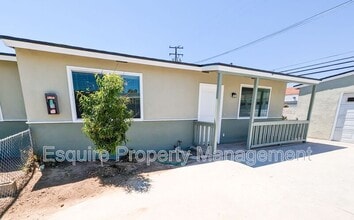 Building Photo - 71 Raemere St