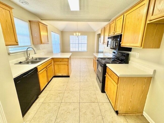 Foto del edificio - Now Leasing a 3-Bedroom 2.5 in Southeast M...