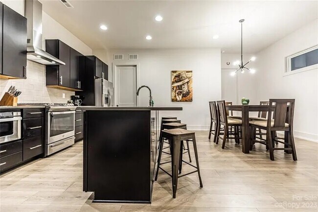 Foto del edificio - 4115 Merlane Dr