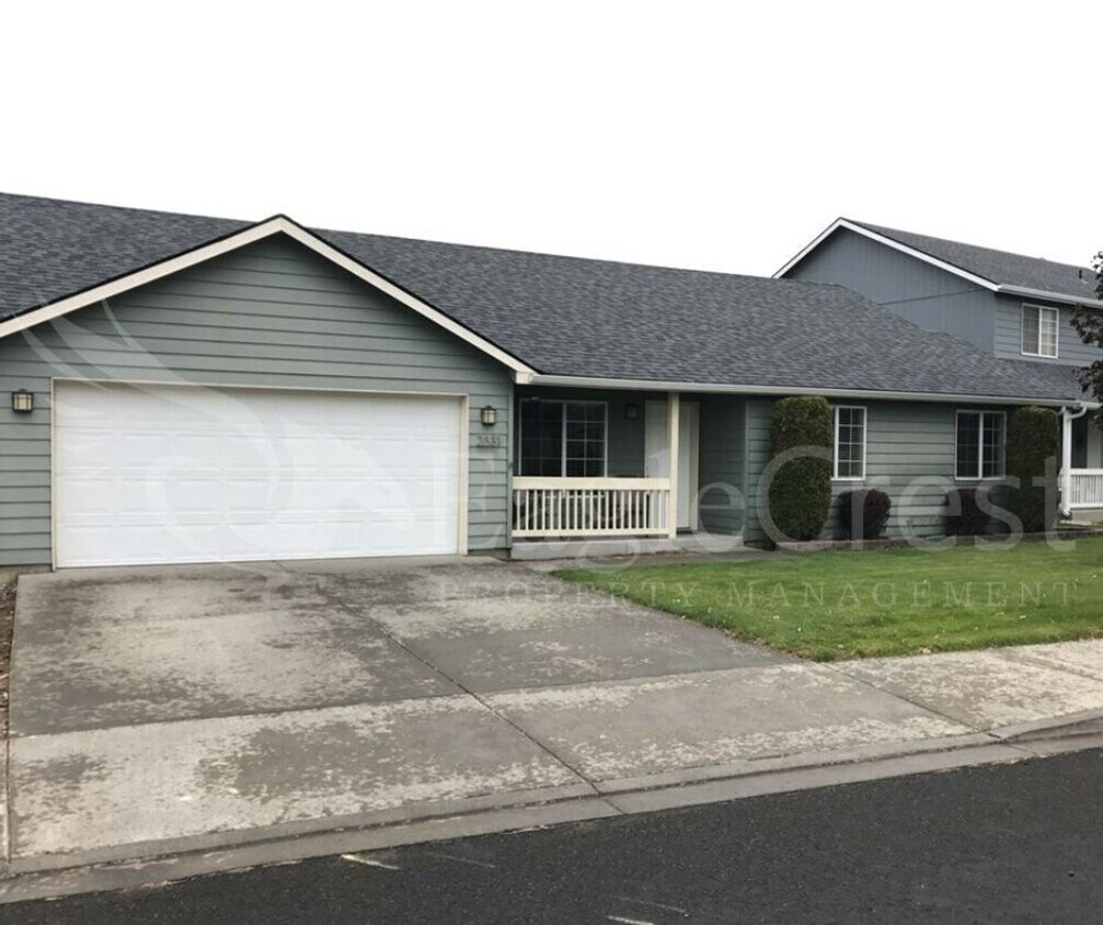 Primary Photo - Three Bedroom, Two Bathroom House Located ...