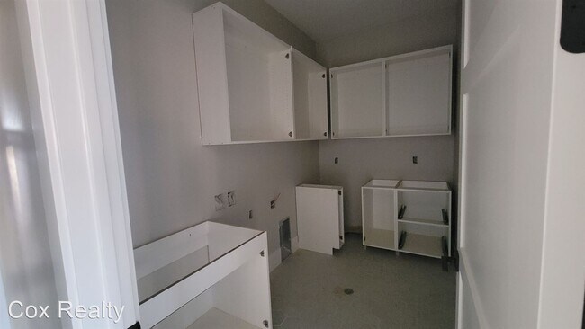 Building Photo - 5 br, 3.5 bath House - 422 S Beck Dr