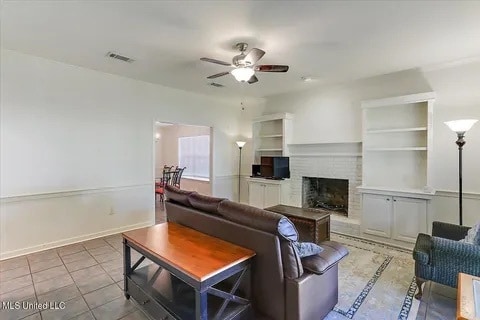Building Photo - 631 Live Oak Dr