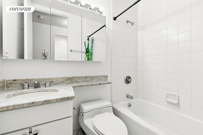 Foto del edificio - 350 W 50th St