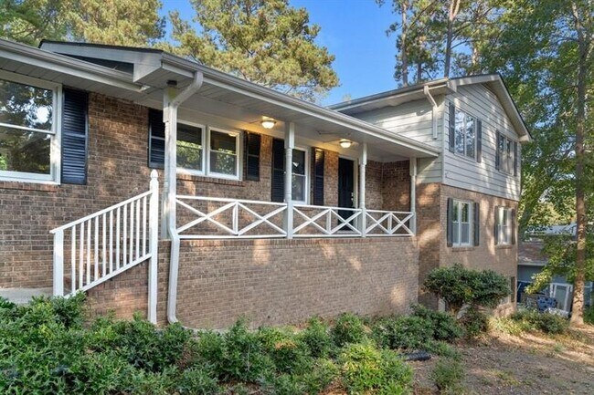 Foto del edificio - 2724 Hickory Smoke Ct SW