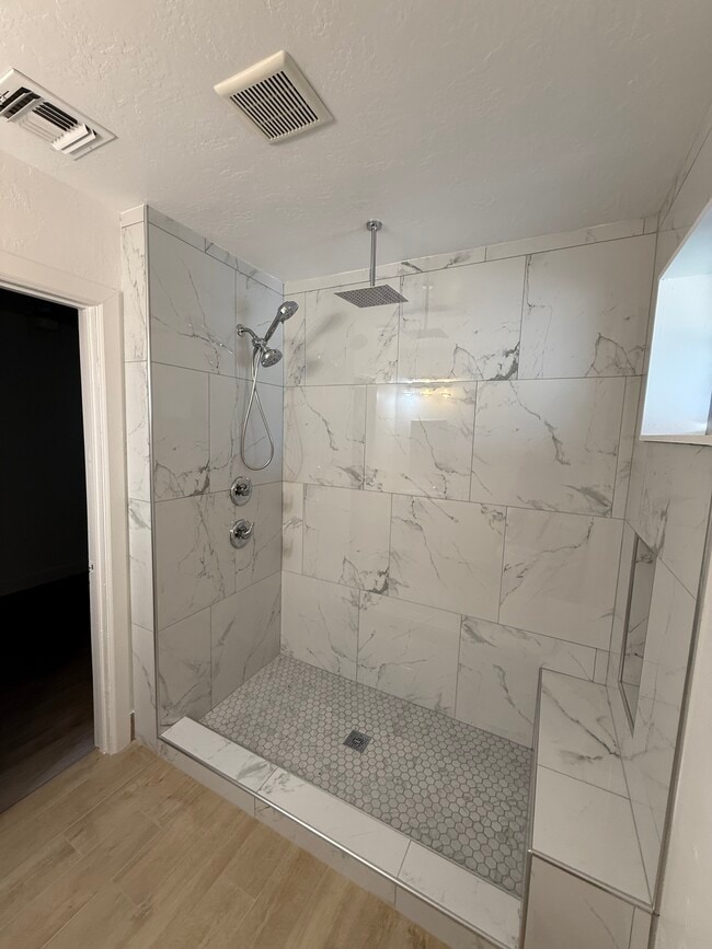 Building Photo - 2443 E Earll Dr