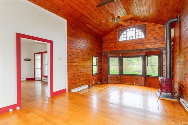 Building Photo - 210-214-214 Gardner Hollow Rd