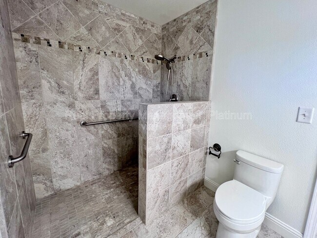 Foto del edificio - 9193 N Fowler Ave