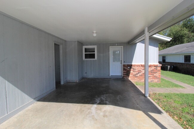 Building Photo - 1908 Sycamore Pl