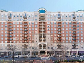 Building Photo - 1915 Towne Centre Blvd