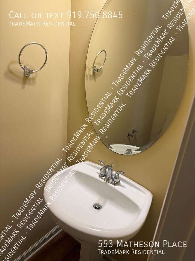 Foto del edificio - 553 Matheson Place