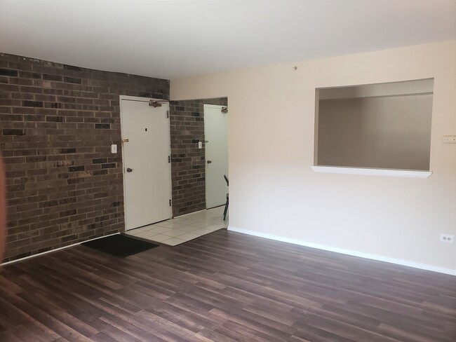 Building Photo - 166 S La Londe Ave