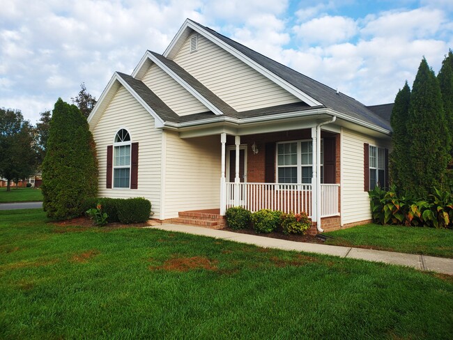 Building Photo - 1001 Sandstone Ct
