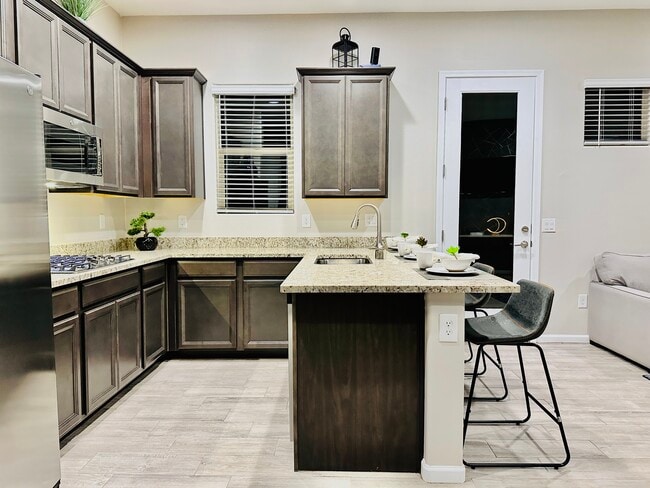 Building Photo - 8060 S Desert Indigo Dr