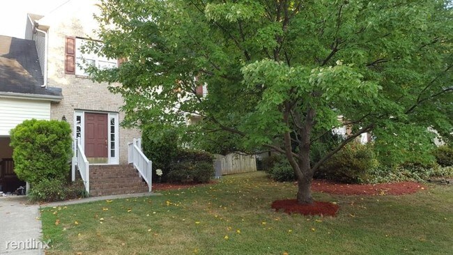 Building Photo - 1303 Waterford Green Dr
